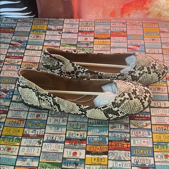 Amazon Essentials Women’s Ballet Flats – Snake Print – Size 9 - Picture 1 of 7
